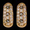 30 515. תליון ויקטוריאני זהב 14K, אלמנט אובאלי מעוטר עיטורי זהב, משובץ פניניות וקוראל. כולל שרשרת זהב.