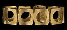 טבעת זהב 14K, משולש משובץ שטיח יהלומים במשקל כולל של כ- 1.